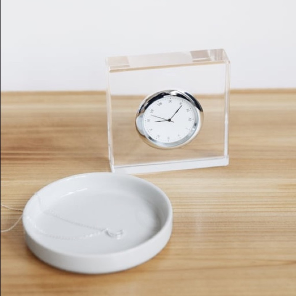 ANNA Vola Lucite Clock